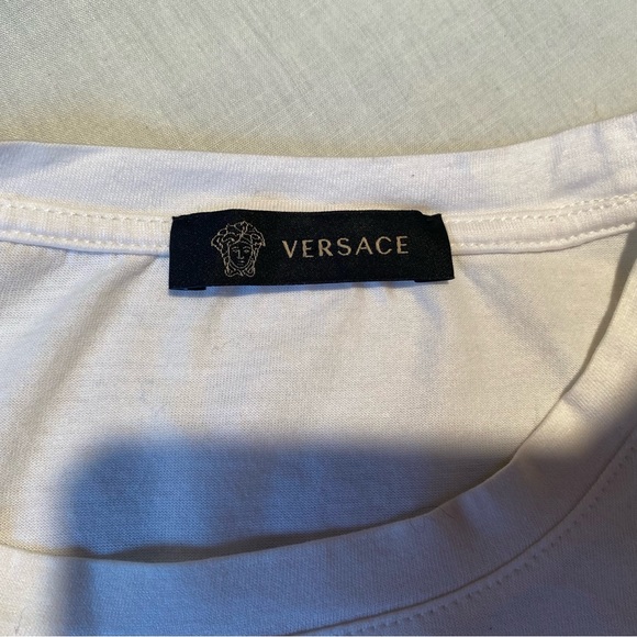 Versace Medusa silver foil on white cotton tshirt. Unisex - Picture 4 of 5